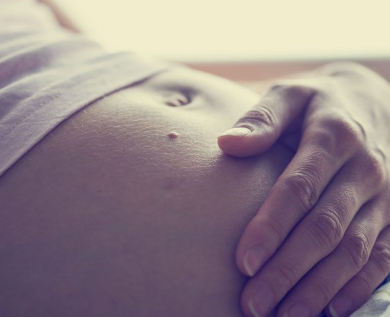 Reparar el descolgamiento abdominal tras el embarazo