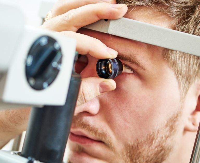 revision oftalmologica| Clínica Atenea