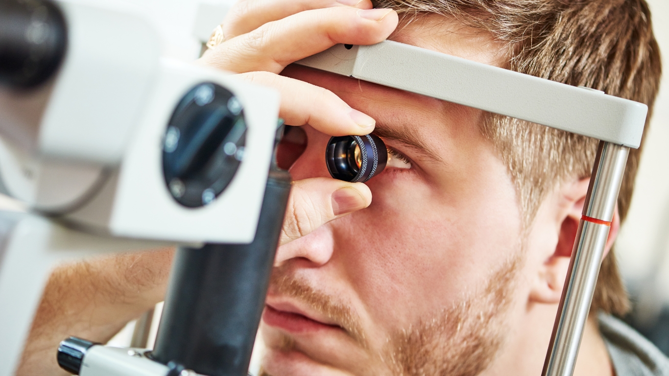 revision oftalmologica| Clínica Atenea