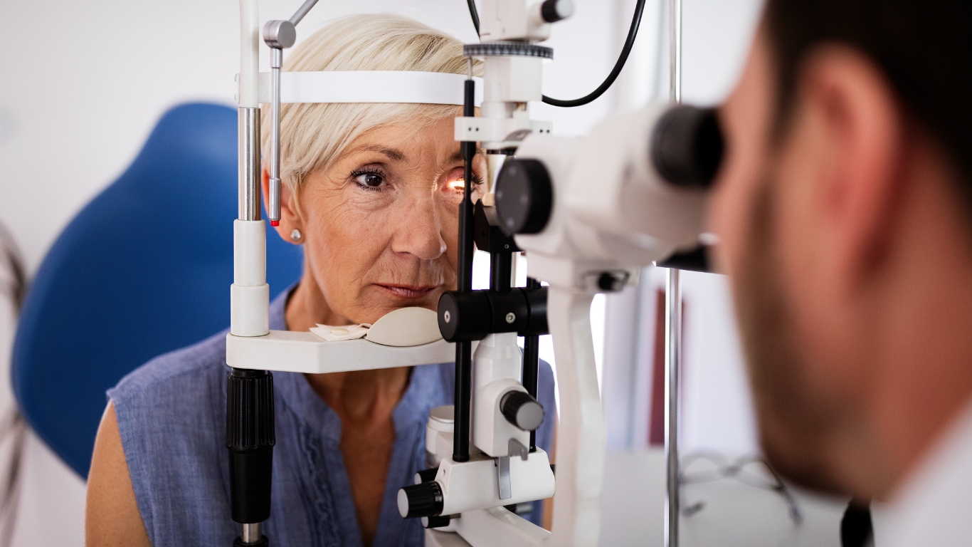 importancia revision oftalmologo edad adulta